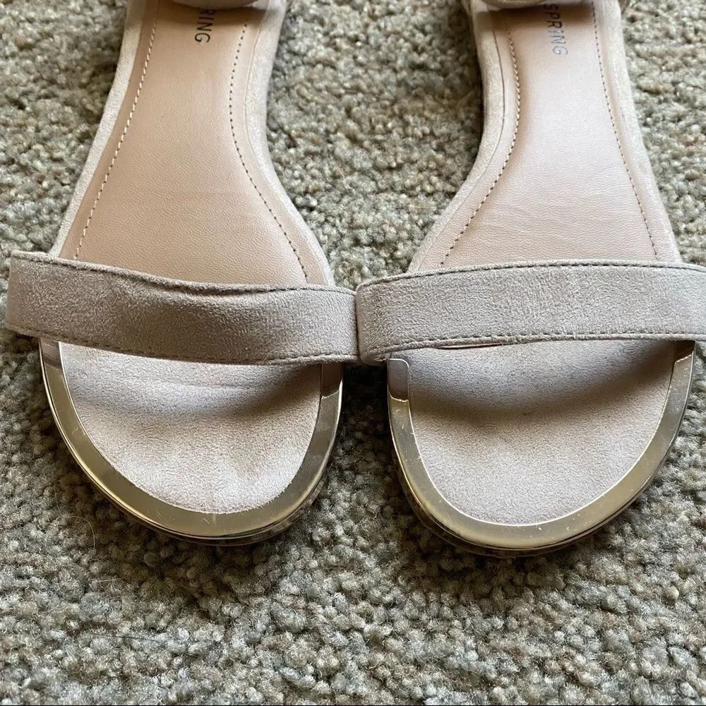 Call it spring creme sandal, size 6 - Picture 3 of 7